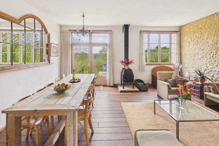 Gîte pour 6 personnes, avec piscine et jardin