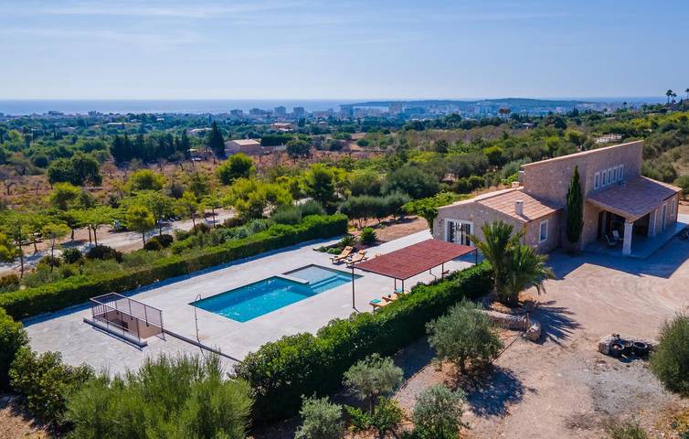 Apartamento con vistas al mar, piscina y terraza, a 2 km de la playa de Cala Millor in Son Servera, Mallorca Este