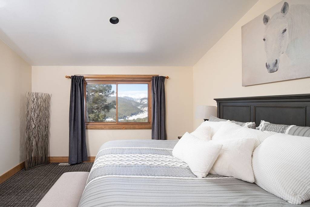 Mountain View Retreat - Epic Views, Pool Table & Garage in Gilpin County