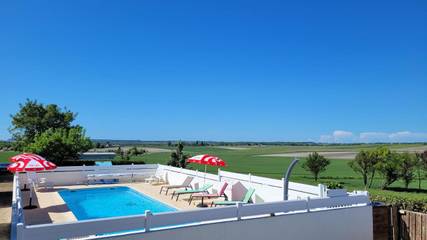 Gîte pour 4 personnes, avec piscine et terrasse à Barzan