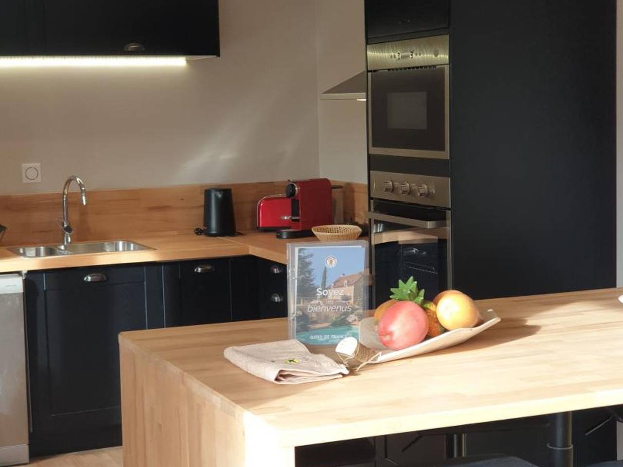 Charmant gîte 80m² proche frontière belge, jardin privatif, terrasse, tout inclus, 2 chambres, Wifi in Sebourg, Région de Valenciennes