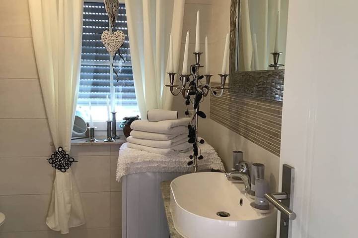 Ferienwohnung für 4 Personen, mit Garten und Pool sowie Balkon in Bad Liebenstein - 3