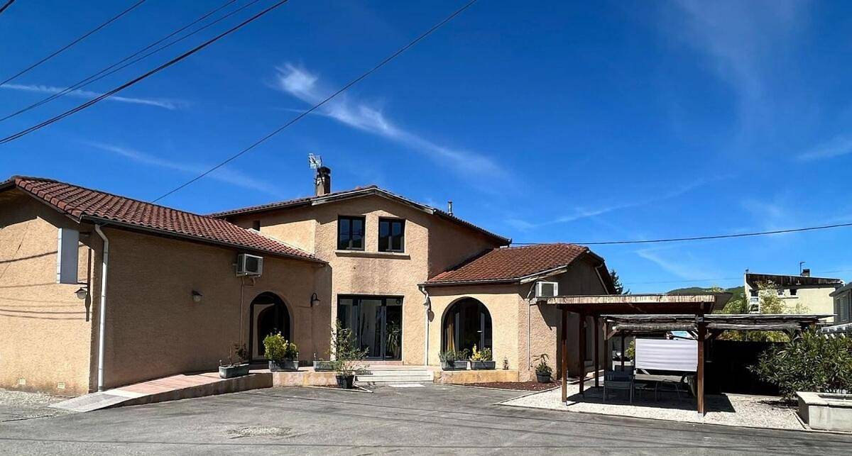Appartement entier, Three-Bedroom Apartment in Lavelanet, Ariège