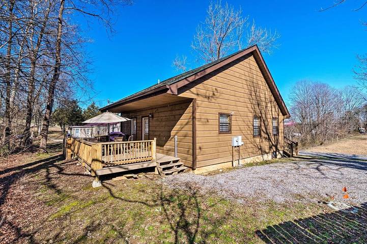 Log cabin for 7 people, with yard in Kentucky