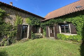 Location de vacances pour 8 personnes, avec jardin, animaux acceptés à Saint-Saud-Lacoussière