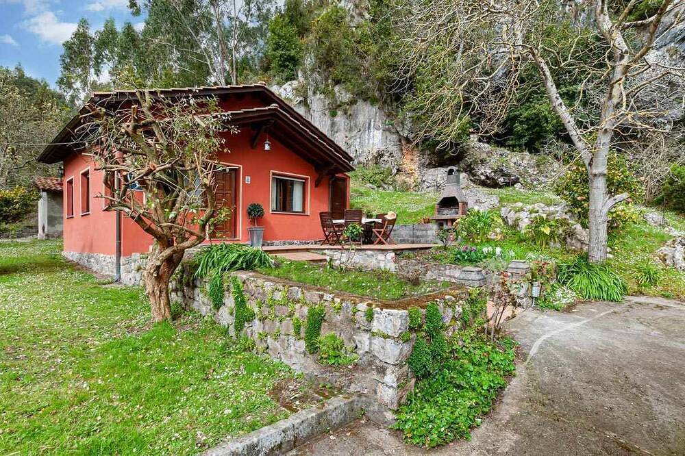 The Water Cave Casina in Ribadesella, Costa Verde (Spagna)