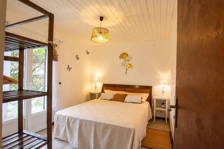 Gîte pour 2 personnes, avec terrasse ainsi que piscine et jardin à Ginestet - 2