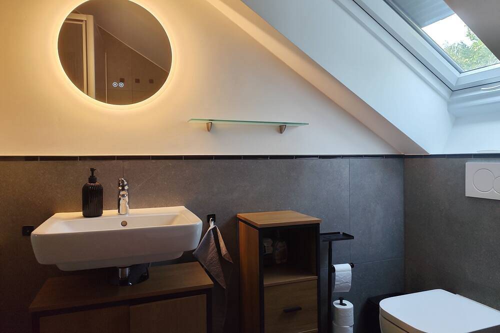 Ganze Wohnung, Hochwertige Wg für Unternehmer oder Familien - mit Parkmöglichkeiten und 2 Zi. in Aschaffenburg, Mainviereck