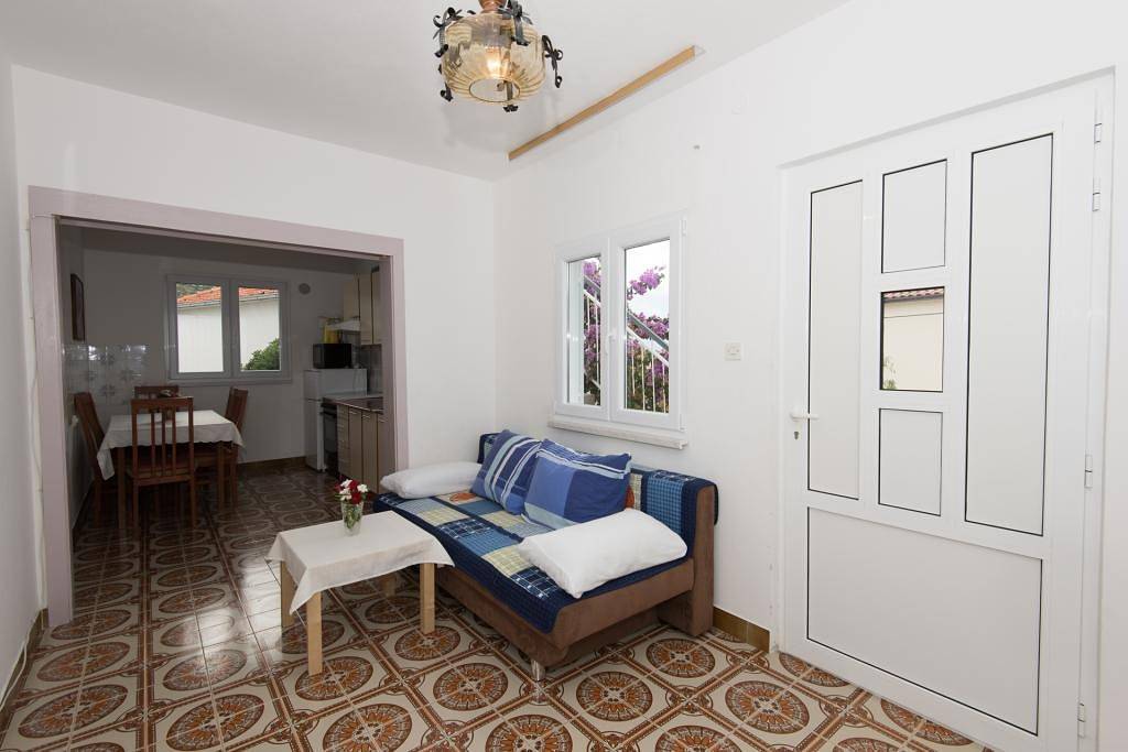 Apartamento entero, Ferienwohnung in Stupin Čeline mit Meerblick, Balkon, Klimaanlage, W-Lan (5149-1) in Rogoznica, Condado de Šibenik-Knin