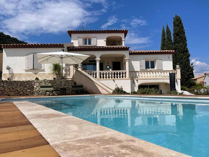 Appartement de vacances pour 4 personnes, avec piscine et jardin, animaux acceptés