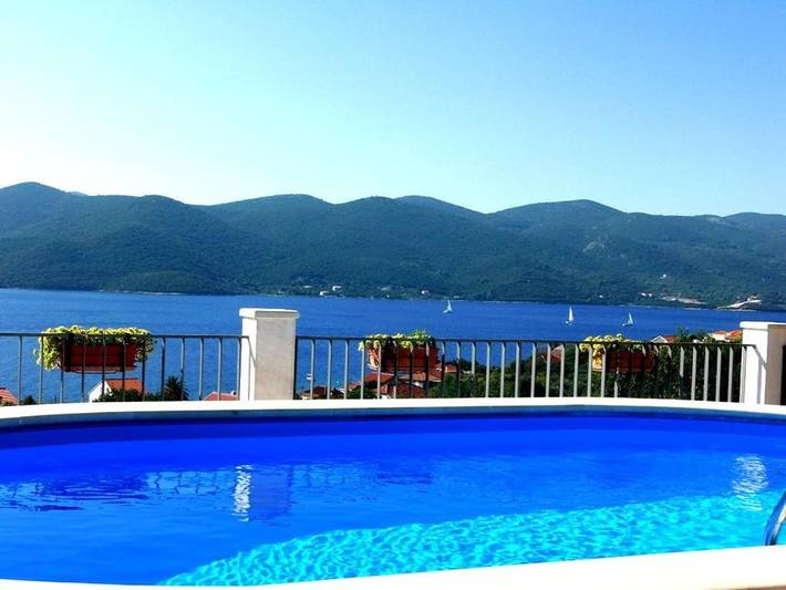 Villa pour 6 personnes, avec Balcon et Terrasse ainsi que Jardin et Piscine à Viganj