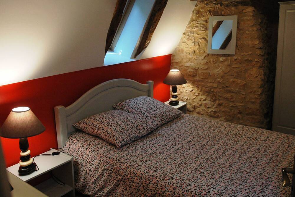 Time for a break-The little house in the center of the village with a view of the castle in Berbiguières, Périgord Noir