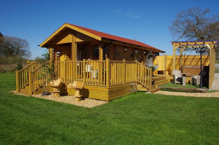 Holiday rental for 2 people, with Balcony and Hot tub as well as Terrace and Garden in Shropshire