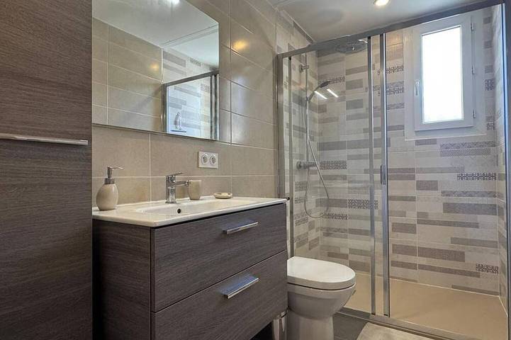 Entire apartment, T3 entièrement climatisé  avec jardin, place de parking et belle terrasse à Prades in Prades, Prades region