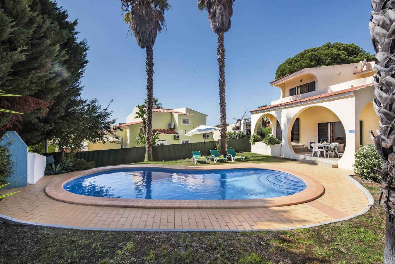 Retraite exclusive à Vilamoura, piscine privée, parking hors rue, climatisation et Wi-Fi gratuits in Quarteira, District de Faro