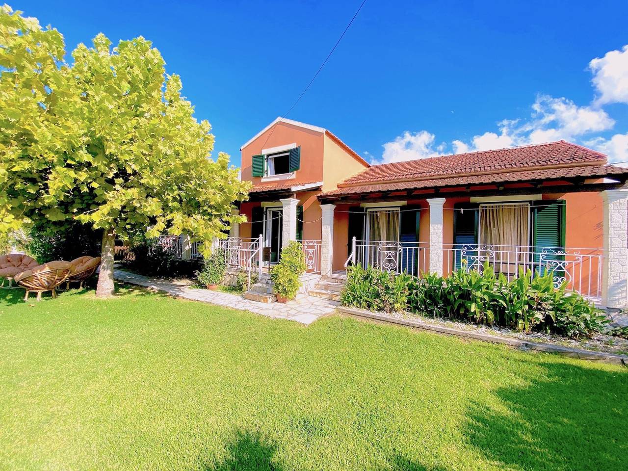 Entire apartment, Asteraki Beach House in Corfu