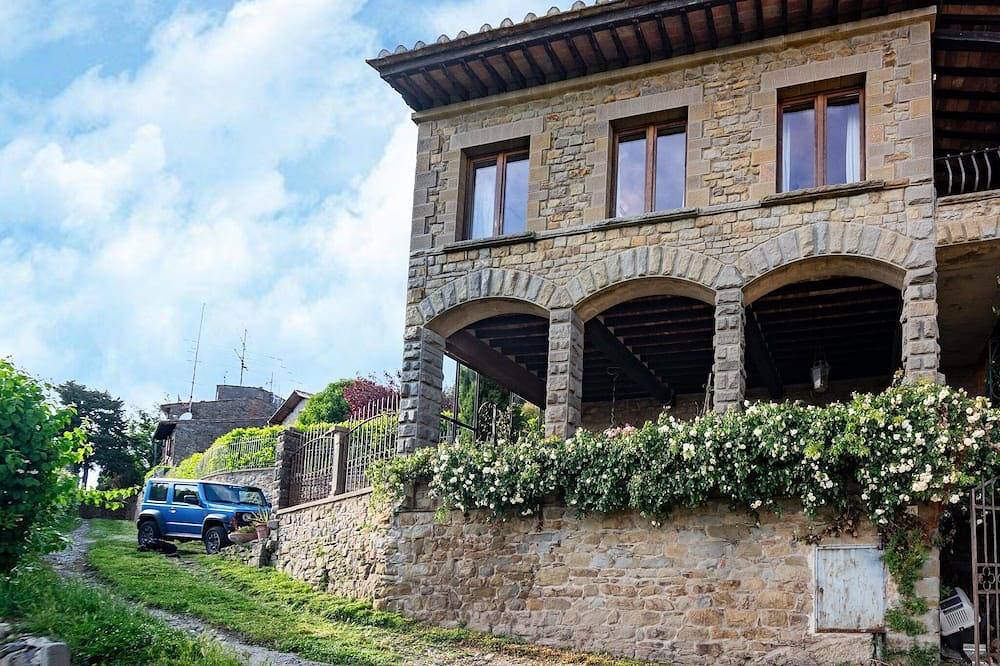 Lake View Villa with Spa in Cortona, Arezzo Province