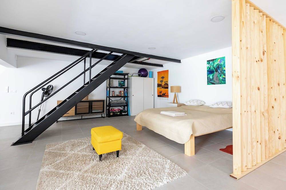 Apartamento entero, Loft apartment with pool, sea and Barcelona views in Teyá, Costa del Maresme