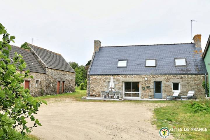Acogedora casa rural con jardín y aparcamiento, a 500 m de la playa de Léhan in Treffiagat, Region de Quimper