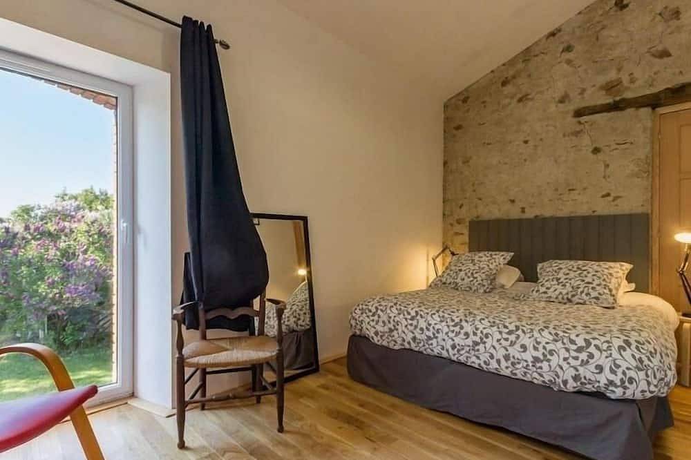 Gîte typique au cœur de Monnières, proche Sèvre, jardin privatif, Wifi, idéal pour pêche et rando in Monnières, Région de Nantes