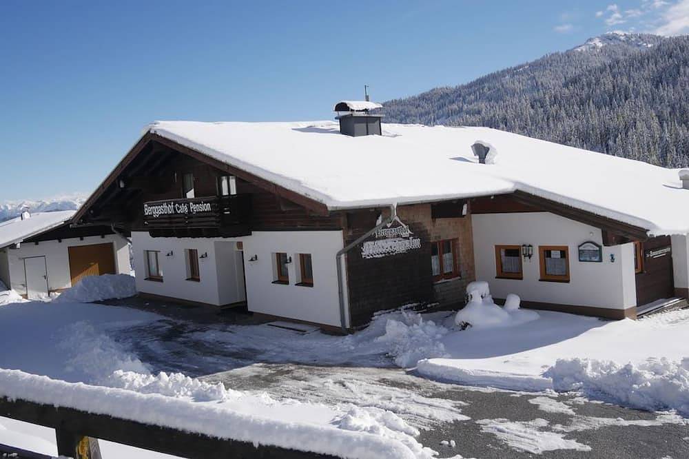 Doppelzimmer, Dusche, Wc, Balkon Voor - Ferienhaus Mittereggalm in Mühlbach am Hochkönig, Ski Amadé
