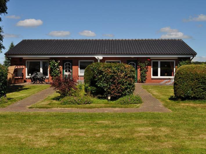 Ferienhaus für 4 Personen, mit Garten und Terrasse in Alkersum