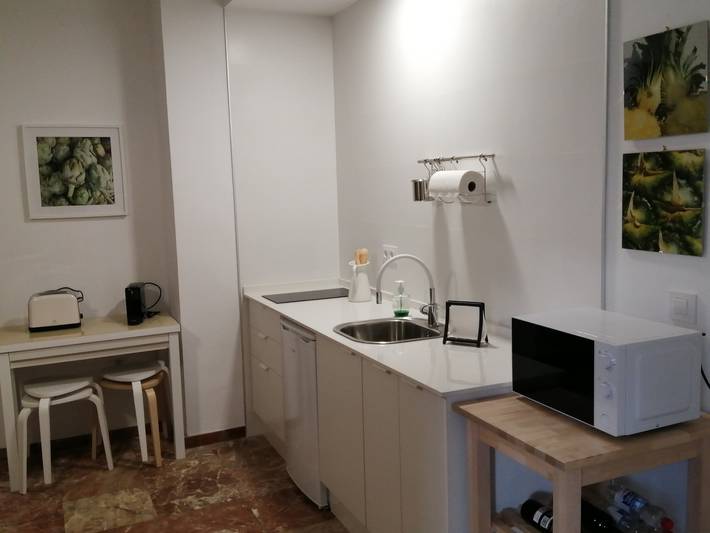 Entire apartment, Apartment 'Apartamento Planta Baja' with Shared Terrace, Wi-Fi and Air Conditioning in Distrito Centro (Córdoba), Cordoba