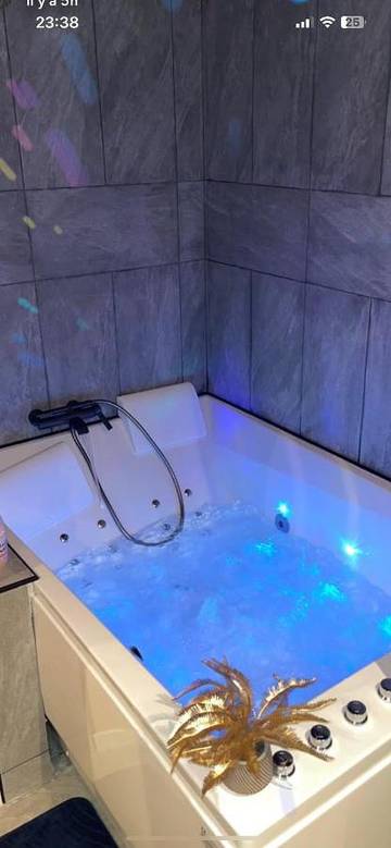 Chambre d’hôte pour 2 personnes, avec jacuzzi et jardin ainsi que terrasse et sauna à Aubagne