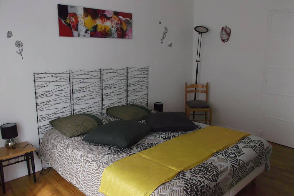 Au cœur du village, 2 chambres d’hôtes chez l'habitant in Lédergues, Aveyron