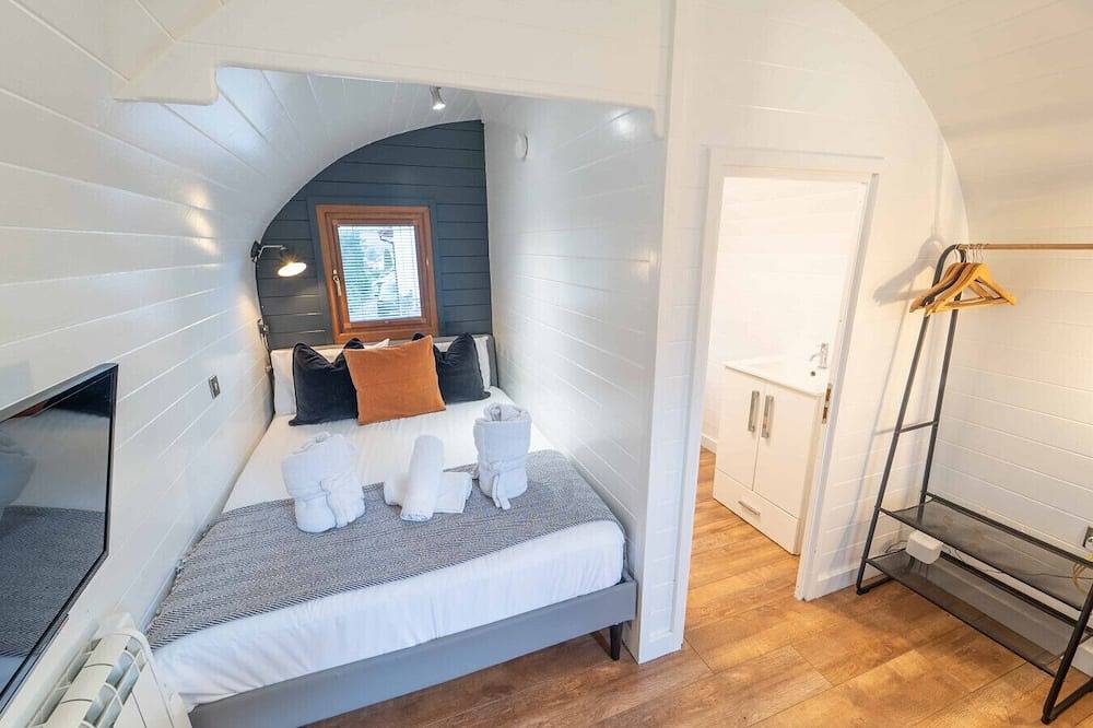 Ben View Pod & Jacuzzi Bath in Fort William, Loch Linnhe
