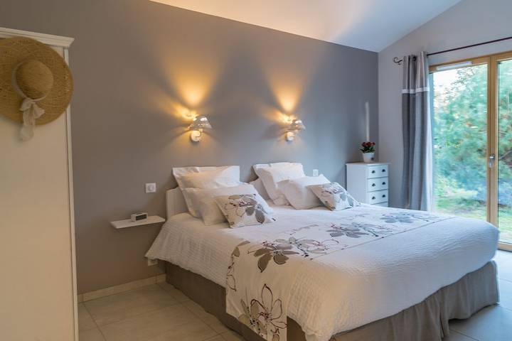 Chambre d’hôte pour 2 personnes, avec jardin ainsi que jacuzzi et piscine