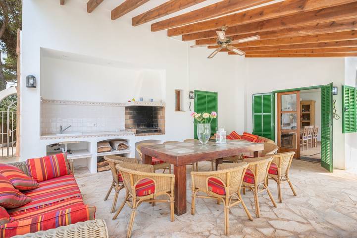 Casa Barbara in Cala D'Or Centre 5 Mins Walk to Beach in Caló de ses Dones (Santanyí), Santanyí