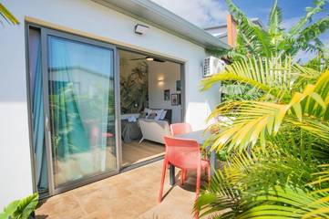 Gîte pour 2 personnes, avec piscine ainsi que jardin et vue dans Grands-Bois