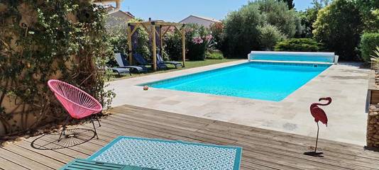 Gîte pour 6 personnes, avec jardin et piscine à Jonquières