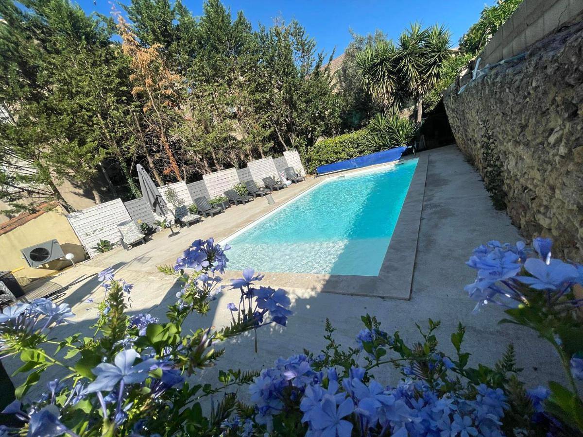 Appartement entier, One-Bedroom Apartment in Roujan, Côte méditerranéenne (France)