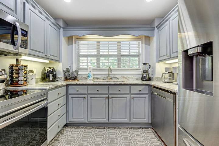 Vacation house for 12 people, with balcony and pool in Helen