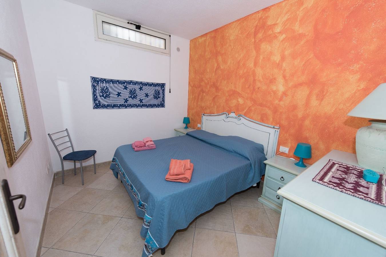 Appartamento intero, Appartamento "Mariposa" con vista sulle montagne, terrazza condivisa e Wi-Fi in Orosei, Golfo di Orosei