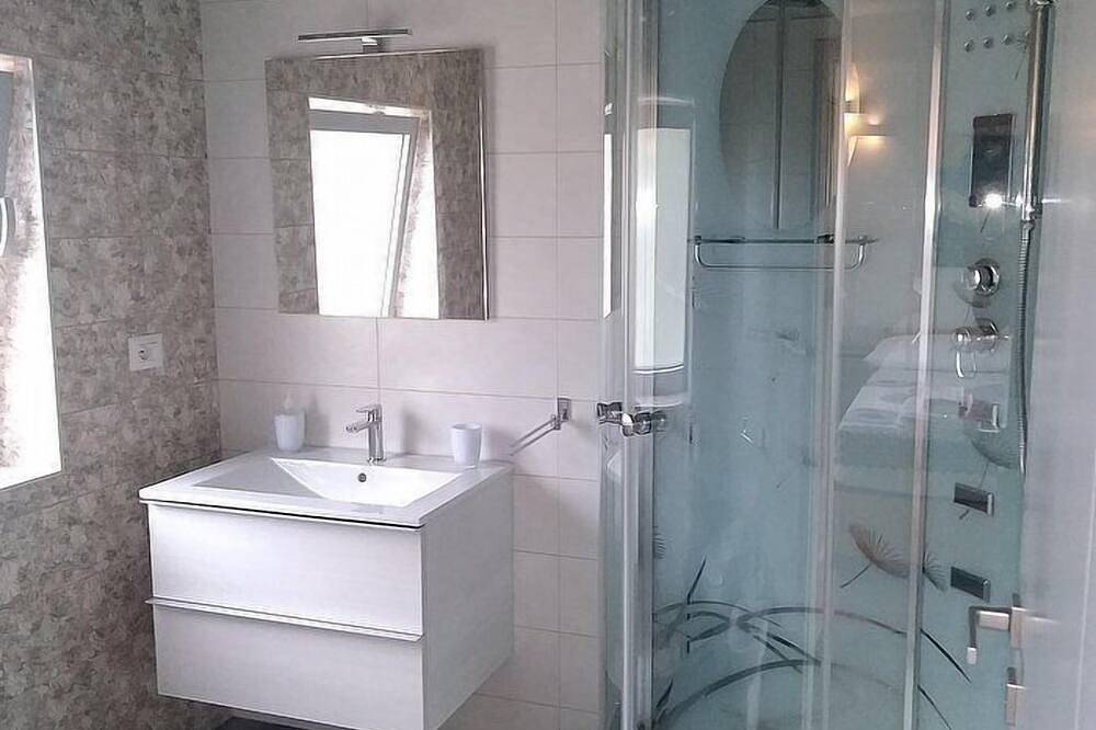 Villa Eliria C: A graceful studio apartment situated at a short distance from the beach, with Free Wi-Fi. in Torre Vado, Gulf of Taranto