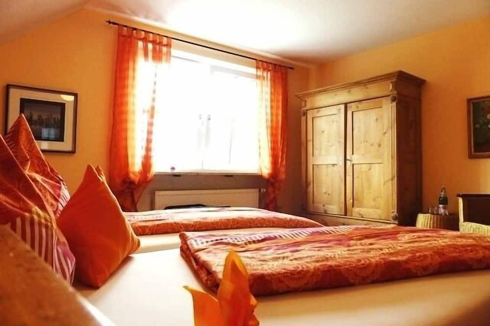 Ganze Wohnung, 115qm große Ferienwohnung mit Balkon und großzügigem Gästegarten in Friesenhausen, Aidhausen