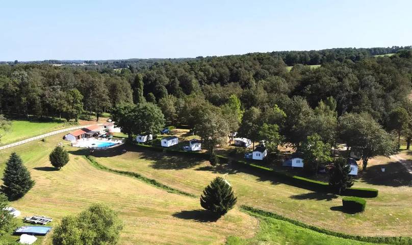 Camping pour 4 personnes, avec piscine ainsi que sauna et terrasse, animaux acceptés dans Périgord Vert - 3