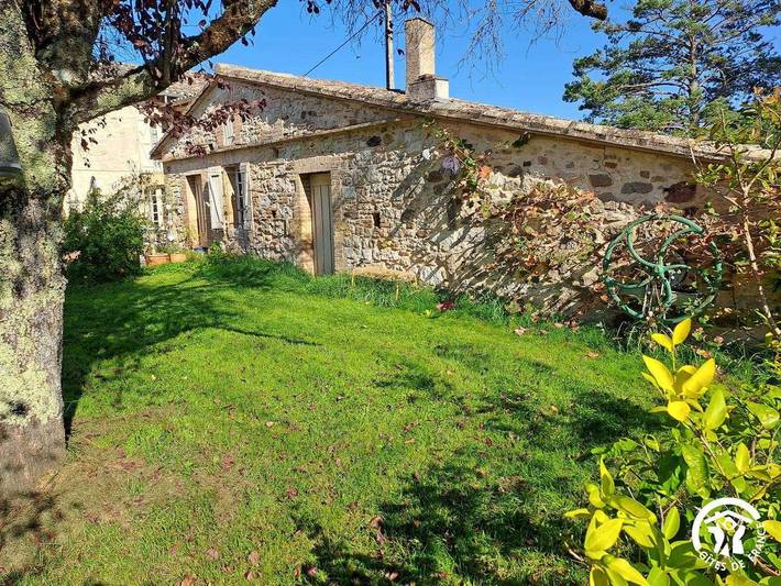 Gîte pour 2 personnes, avec piscine ainsi que jacuzzi et terrasse