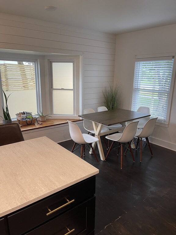 Cozy remodeled house 3 blocks from downtown. in Mena, Ouachita National Forest