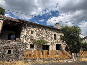 Gîte pour 6 personnes, avec vue ainsi que terrasse et jardin à Les Estables