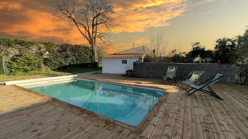 Gîte pour 12 personnes, avec terrasse ainsi que piscine et jardin