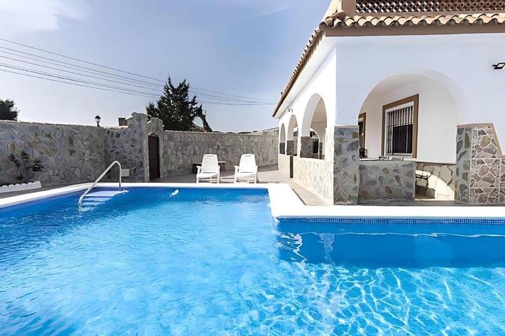 Casa de vacaciones para 10 personas, con terraza y piscina, Se admiten mascotas en Barbate