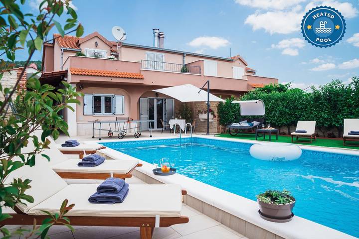 Villa für 10 Personen, mit Ausblick und Pool sowie Terrasse, mit Haustier - 1