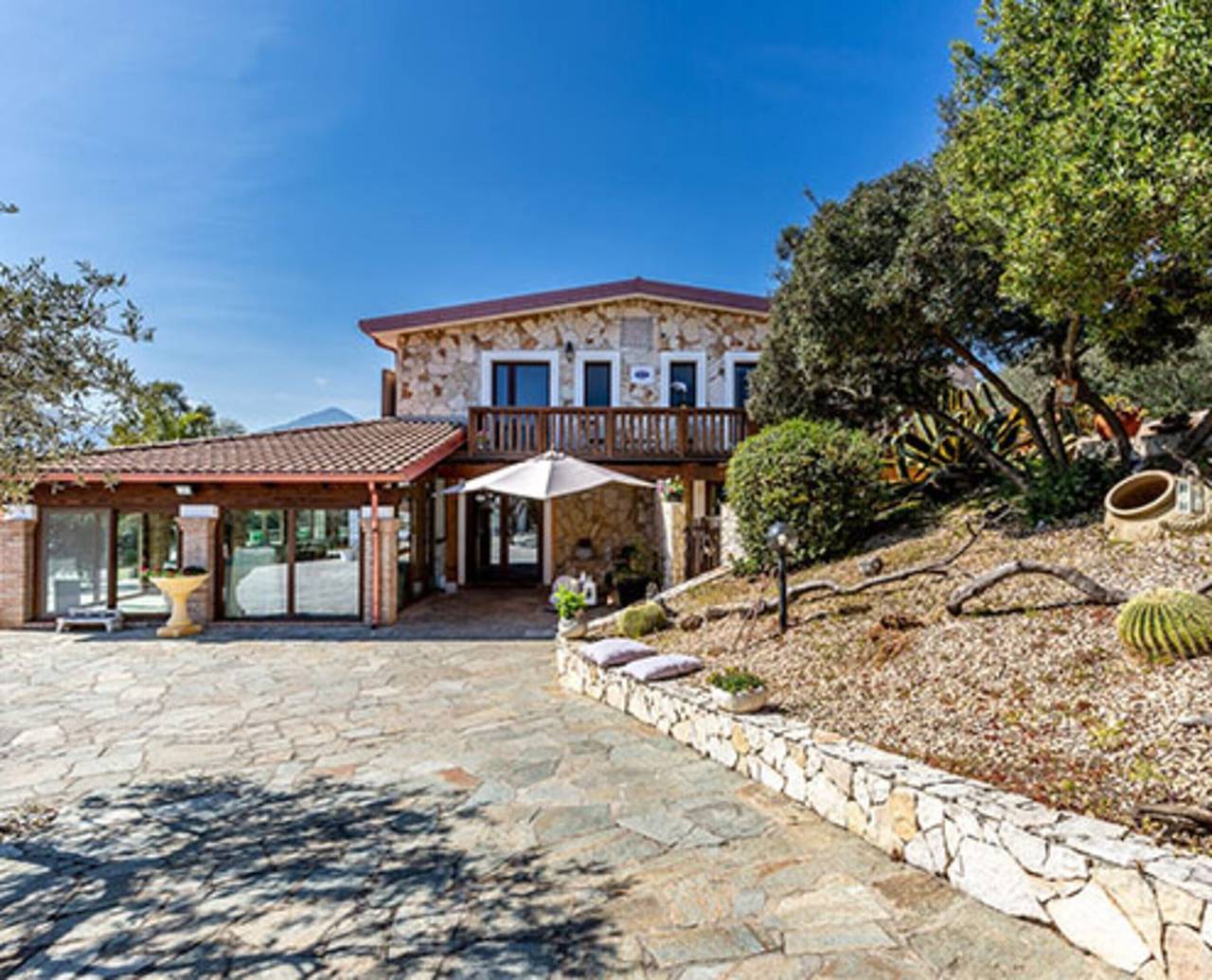 Zimmer „Ginepro“ mit Bergblick, Wlan und Klimaanlage in Uta, Cagliari Provinz