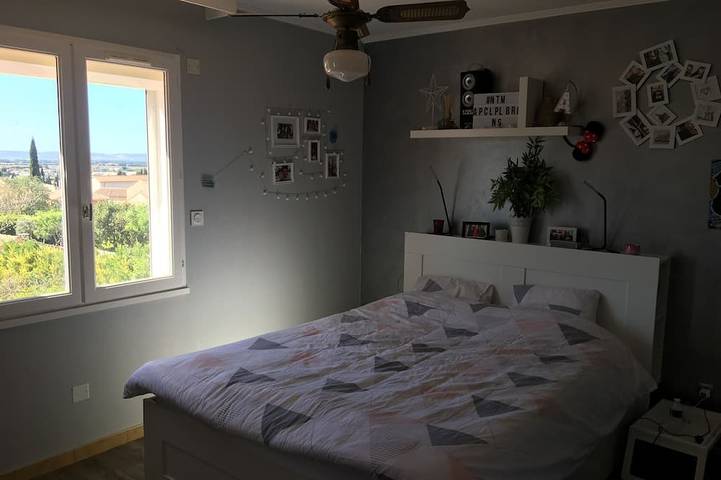 Location de vacances pour 8 personnes, avec jardin ainsi que jacuzzi et terrasse à La Fare-les-Oliviers - 3