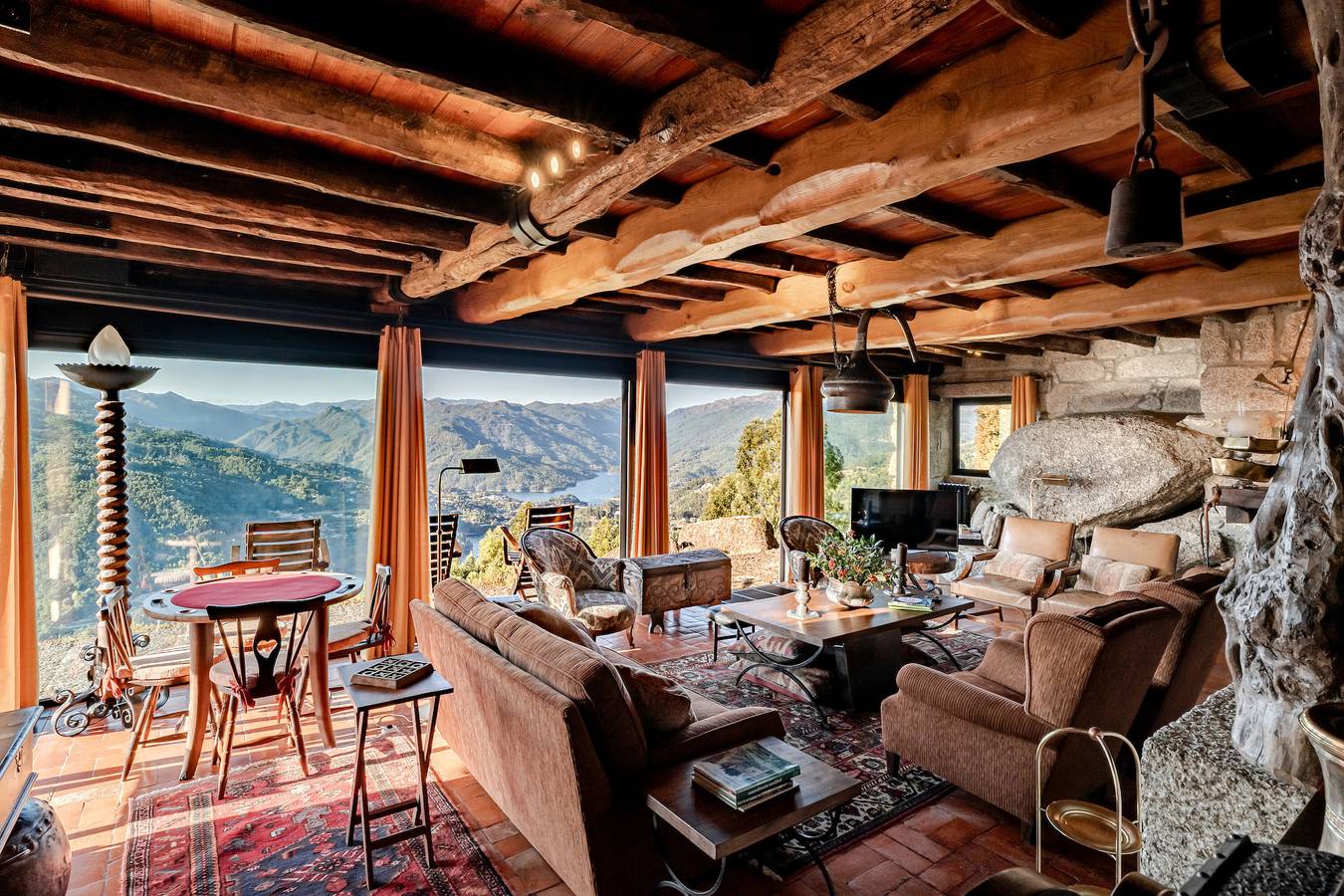 Ferienhaus 'Casa Do Gêres' mit Seeblick, privatem Pool und Wi-Fi in Caniçada e Soengas, Braga Distrikt