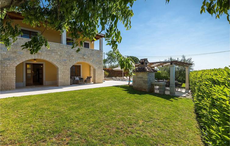 Ferienhaus für 8 Personen, mit Garten und Sauna in Porec und Umgebung